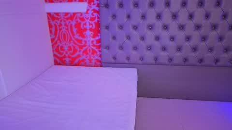 Snapshot of little_lilith_apple chatting on 10.06.25 little_lilith_apple online show from 10.06.25