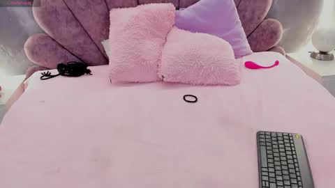 little_melanie online show from 04.19.26