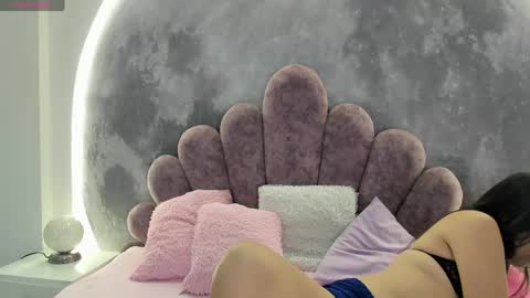 little_melanie online show from 05.04.26
