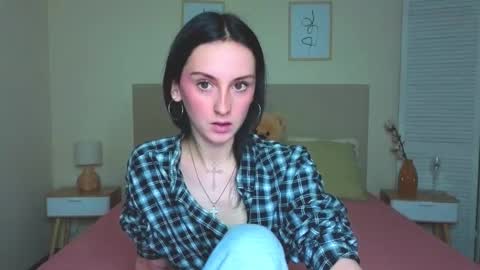 Snapshot of little_mollee chatting on 10.10.25 little_mollee online show from 10.10.25