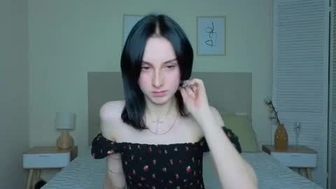 Snapshot of little_mollee chatting on 10.22.25 little_mollee online show from 10.22.25