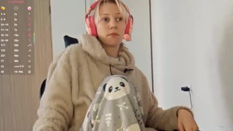 Snapshot of little_soyia chatting on 10.02.25 Lana online show from 10.02.25