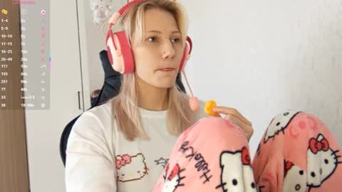 Snapshot of little_soyia chatting on 10.04.25 Lana online show from 10.04.25