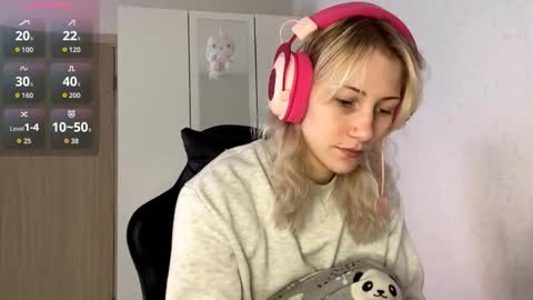 Snapshot of little_soyia chatting on 10.17.25 Lana online show from 10.17.25