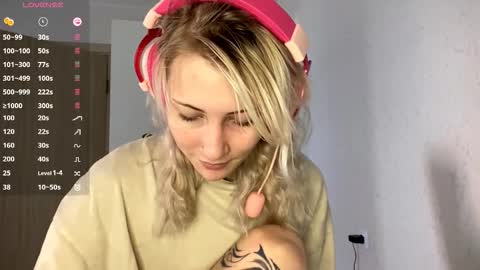 Snapshot of little_soyia chatting on 10.22.25 Lana online show from 10.22.25
