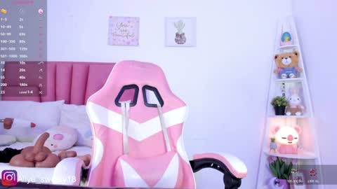Snapshot of little_sweety_18_ chatting on 06.25.26 Aliye online show from 06.25.26