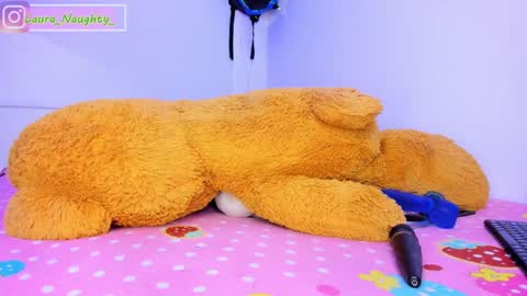 Im Laura. buy my contentcompra mi contenido offline  online show from 12.17.24