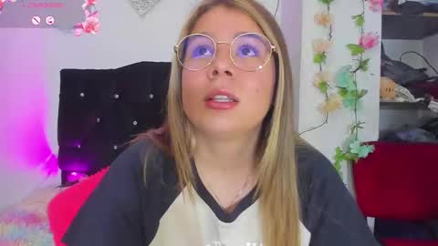 Snapshot of little_tifanny82 chatting on 02.26.25 Tifanny online show from 02.26.25