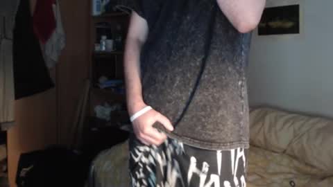 littlealien7 online show from 10.16.25