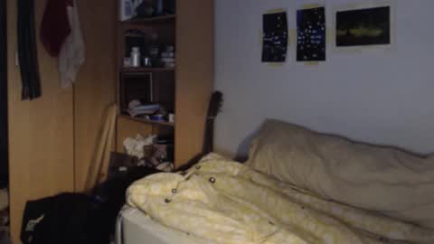 littlealien7 online show from 10.17.25