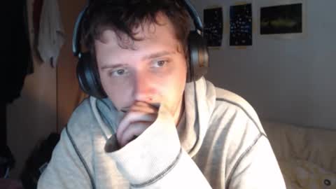 littlealien7 online show from 10.21.25