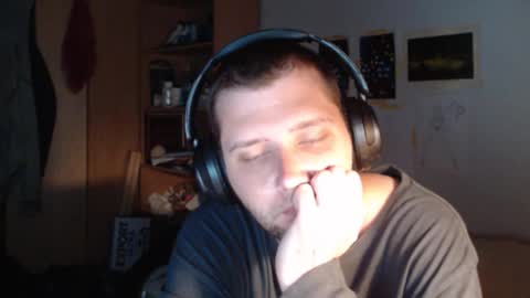 littlealien7 online show from 11.13.25