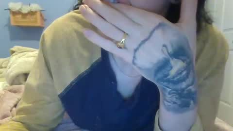 Snapshot of littlebitchalicyah chatting on 01.11.25 alicyah online show from 01.11.25