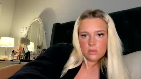 Snapshot of littleblonde010 chatting on 07.18.26 Littleblonde010 online show from 07.18.26
