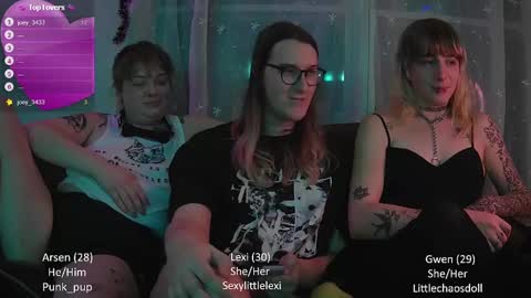 Snapshot of littlechaosdoll chatting on 12.15.24 Gwen online show from 12.15.24