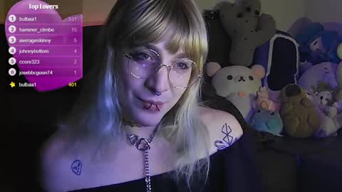 Snapshot of littlechaosdoll chatting on 01.07.25 Gwen online show from 01.07.25