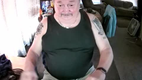 Snapshot of littled83057 chatting on 06.12.26 Littled83057 online show from 06.12.26