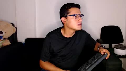 Snapshot of littledicklatin chatting on 10.27.25 Manu online show from 10.27.25