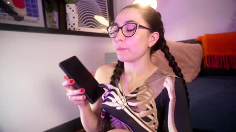 Snapshot of littlee33 chatting on 10.18.25 Emily Hill online show from 10.18.25