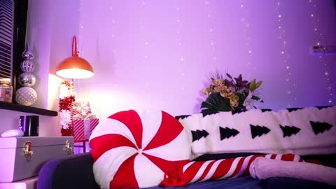 Snapshot of littlee33 chatting on 12.19.25 Emily Hill online show from 12.19.25