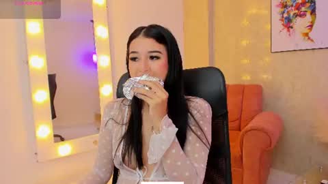 Snapshot of littlee_mia chatting on 06.20.26 littlee_mia online show from 06.20.26