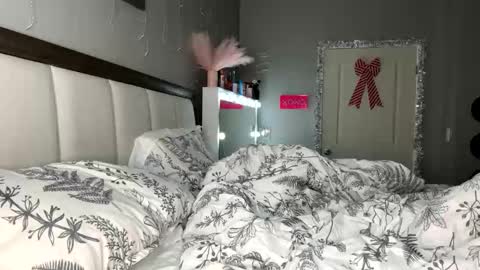 LittleMomma online show from 01.28.25