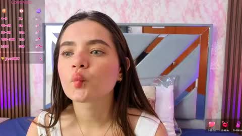 Snapshot of littleesara18 chatting on 04.30.26 Sara online show from 04.30.26