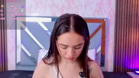 Snapshot of littleesara18 chatting on 05.25.26 Sara online show from 05.25.26