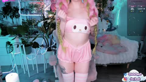 Snapshot of littleflufflepuff chatting on 12.04.24 Riza Riri Puff  online show from 12.04.24