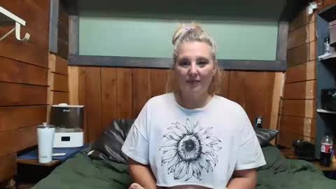 Snapshot of littlelisa1 chatting on 05.13.26 lisanixs online show from 05.13.26
