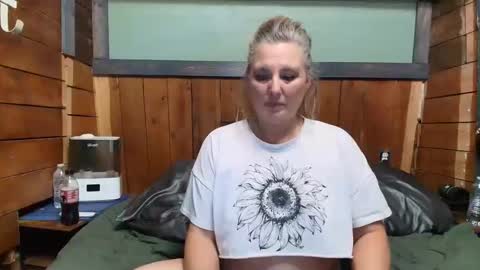 Snapshot of littlelisa1 chatting on 05.16.26 lisanixs online show from 05.16.26