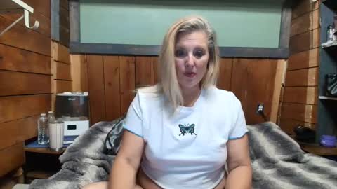 Snapshot of littlelisa1 chatting on 05.19.26 lisanixs online show from 05.19.26