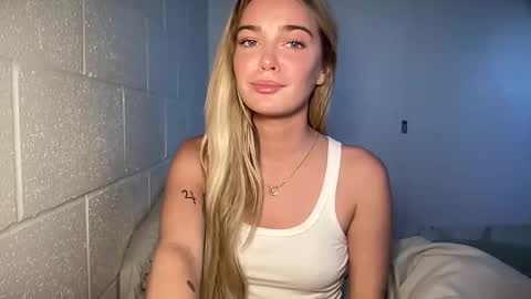 Snapshot of littlemaryjane19 chatting on 02.12.25 Marciabrady online show from 02.12.25