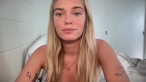 Snapshot of littlemaryjane19 chatting on 02.14.25 Marciabrady online show from 02.14.25