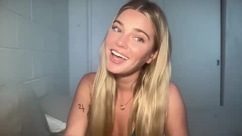 Snapshot of littlemaryjane19 chatting on 02.19.25 Marciabrady online show from 02.19.25