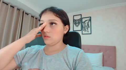 Sarahs Room online show from 07.07.26