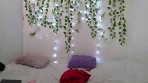 Snapshot of littlemoonx chatting on 05.24.26 Moon online show from 05.24.26