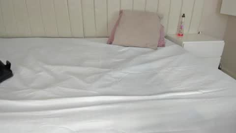 im olivia IG littleolivia01 online show from 02.03.25