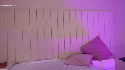 im olivia IG littleolivia01 online show from 10.10.25