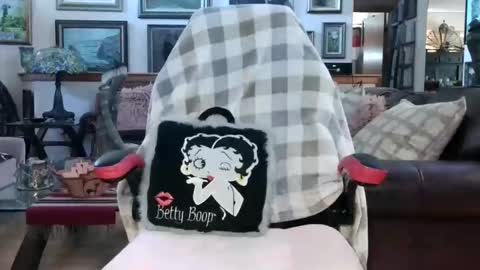 Snapshot of littlepistol chatting on 02.26.26 Miss D Shows Mon Wed Fri online show from 02.26.26