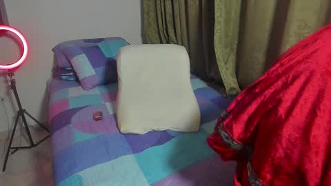 Snapshot of littlesissy_ chatting on 09.15.25 Sofi online show from 09.15.25