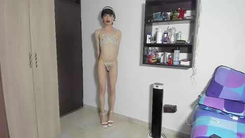 Snapshot of littlesissy_ chatting on 01.08.26 Sofi online show from 01.08.26