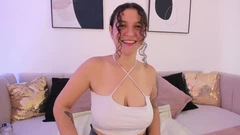 Snapshot of littlesoffi_gh chatting on 03.01.25 online show from 03.01.25