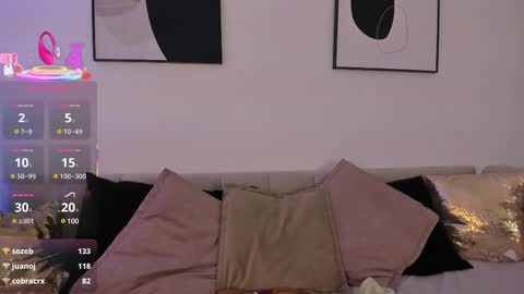 Snapshot of littlesoffi_gh chatting on 03.08.25 online show from 03.08.25