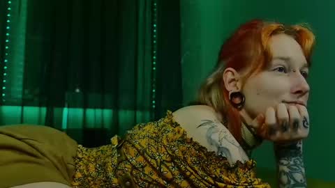 Niki  free tg channel with some photos gifs and info about streams  online show from 02.21.25