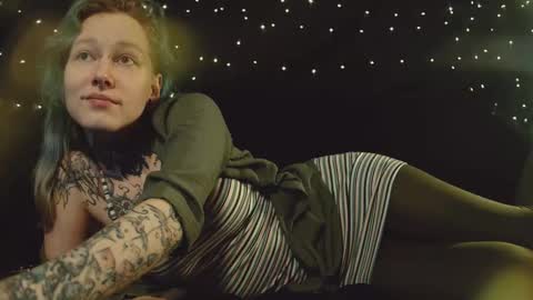 Niki  free tg channel with some photos gifs and info about streams  online show from 12.15.25