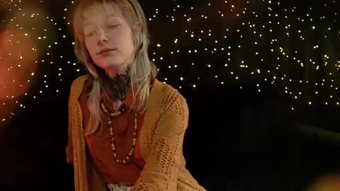 Niki  free tg channel with some photos gifs and info about streams  online show from 02.22.26