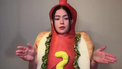 Snapshot of littlesugarpea chatting on 10.31.25 Little Sugar Pea online show from 10.31.25