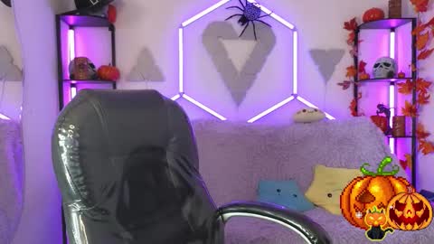 littlevixen18 online show from 10.30.25