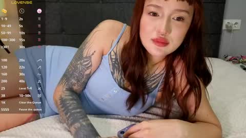 Snapshot of littlewetsonia chatting on 04.12.26 littlewetsonia online show from 04.12.26
